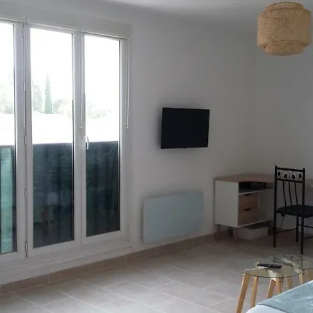 Beau T2 Scandinave Proche Centre Ville Hyeres